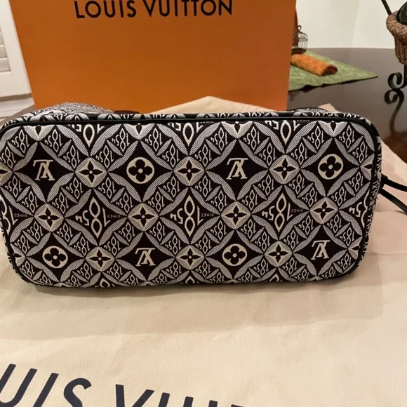 Louis Vuitton 1854 Neverfull MM - Picture 2 of 5